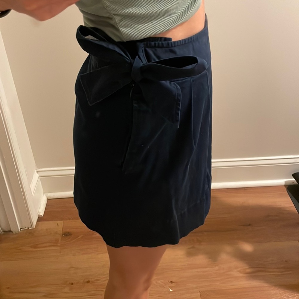 Vineyard vines navy skirt with bow detail